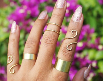 14K Gold Coiled Ring * Verstellbarer Midi Stacker Ring