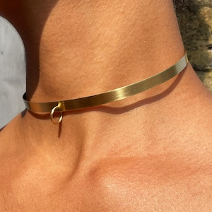 Very Thin Middle Ring Gold Choker Necklace