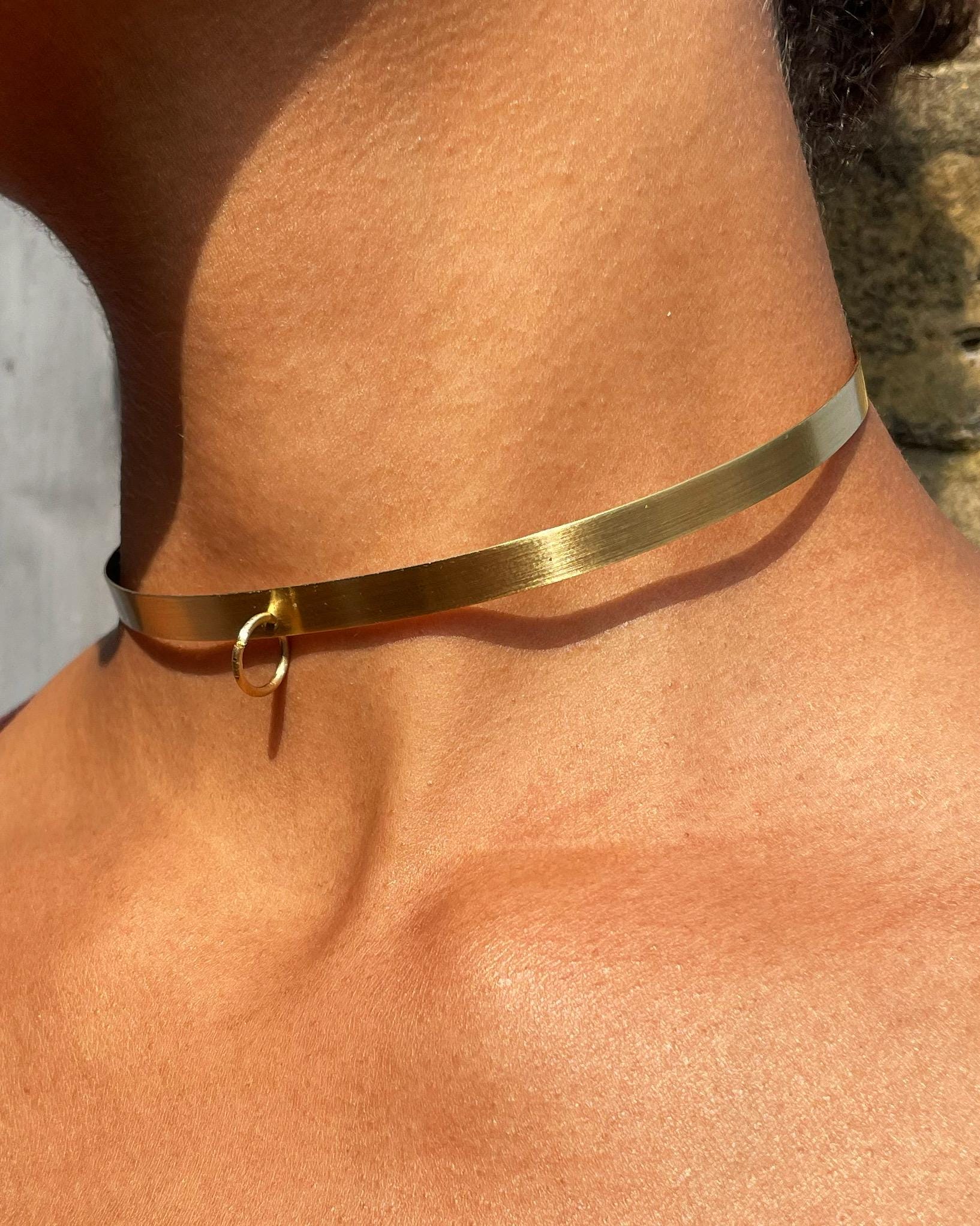 Very Thin Middle Ring Gold Choker Necklace