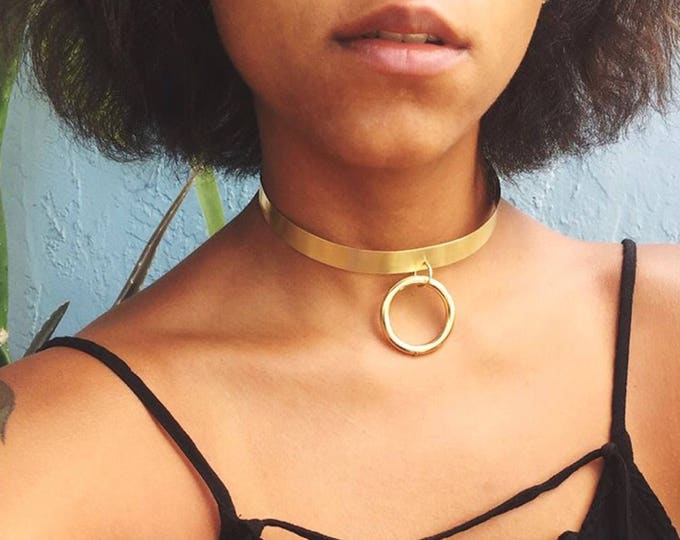 Gold Dangling O-Ring Choker Necklace