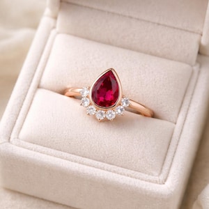 Peergeslepen robijnring, roséverguld, kubieke zirkoonaccent, minimalistische verlovingsring