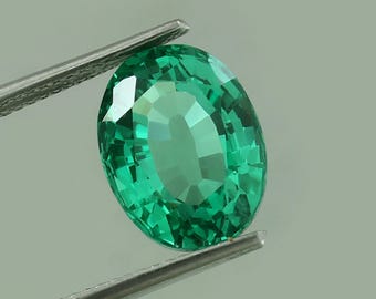 AAA Vivid Green Emerald – Oval Cut Lab Created Gemstone (12x9x6.5mm)