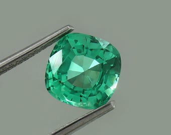 Vivid Green Cushion Cut Emerald – Lab Created Gemstone, 8mm