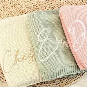 Personalisierte Babydecke: Individuell gestickter Name, Pastell-Baumwolle
