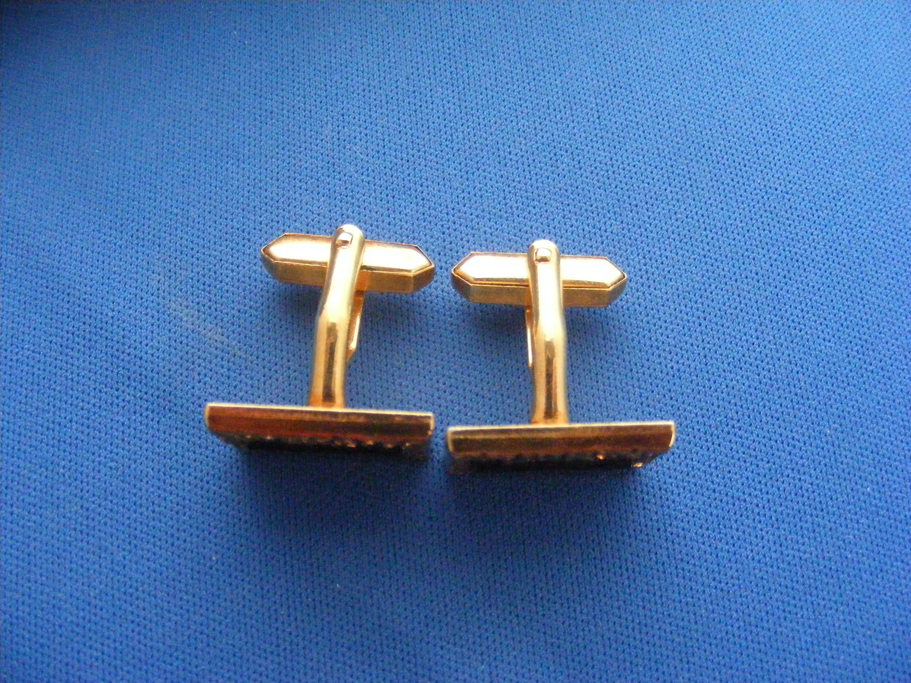 Boutons De Manchette Vintage Dorés/plaques Noirs Décalés - Occasion - Style Bascule