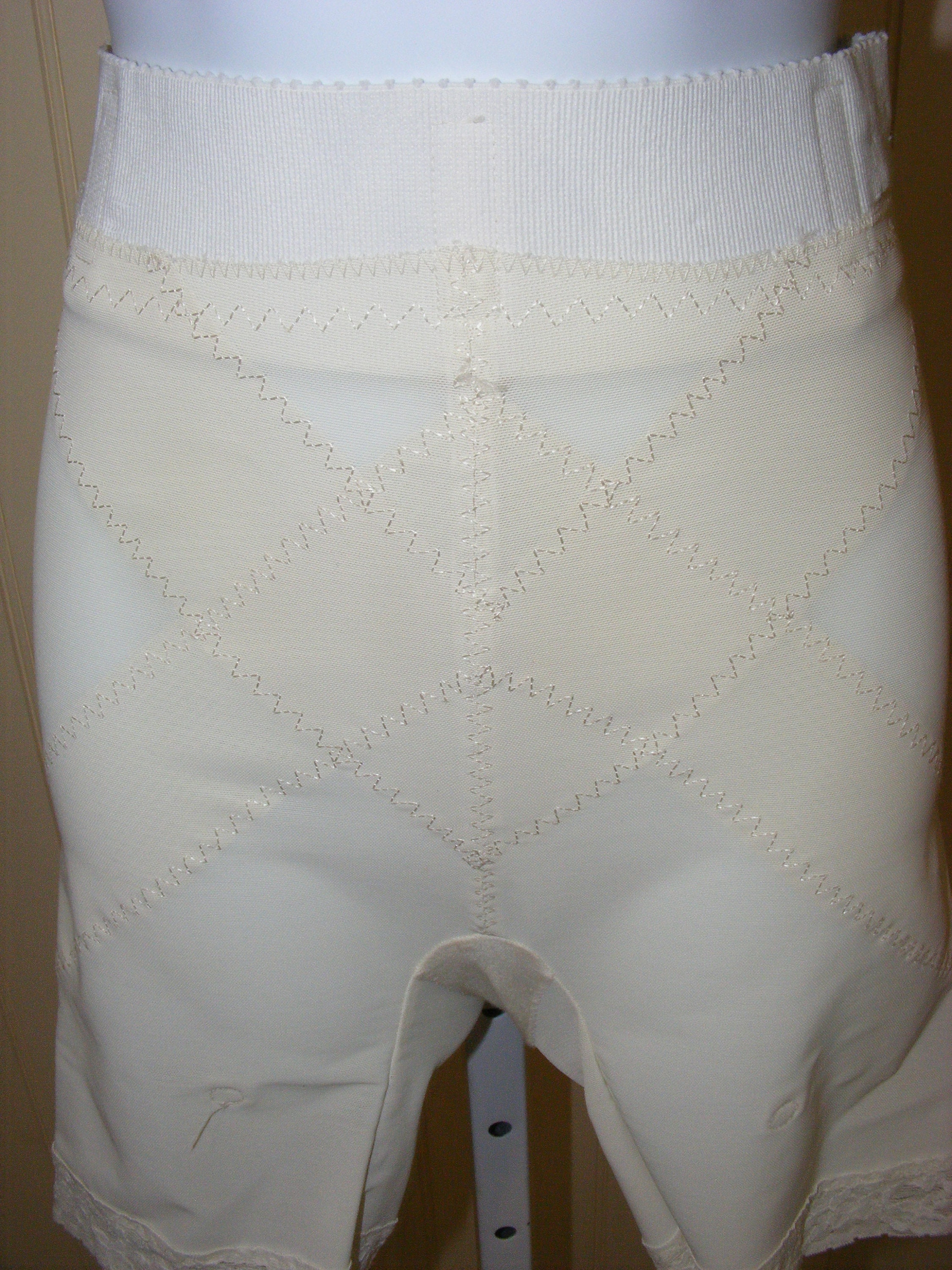 GREAT FIND!!! FASHION MATE VINTAGE BEIGE LONG LEG HIGH PANTY GIRDLE 30 M L  EVC