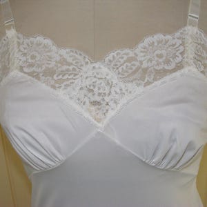 Jaren 60 Full Slip Deadstock 36 Tall Formfit Rogers wit nylon kanten lijfje