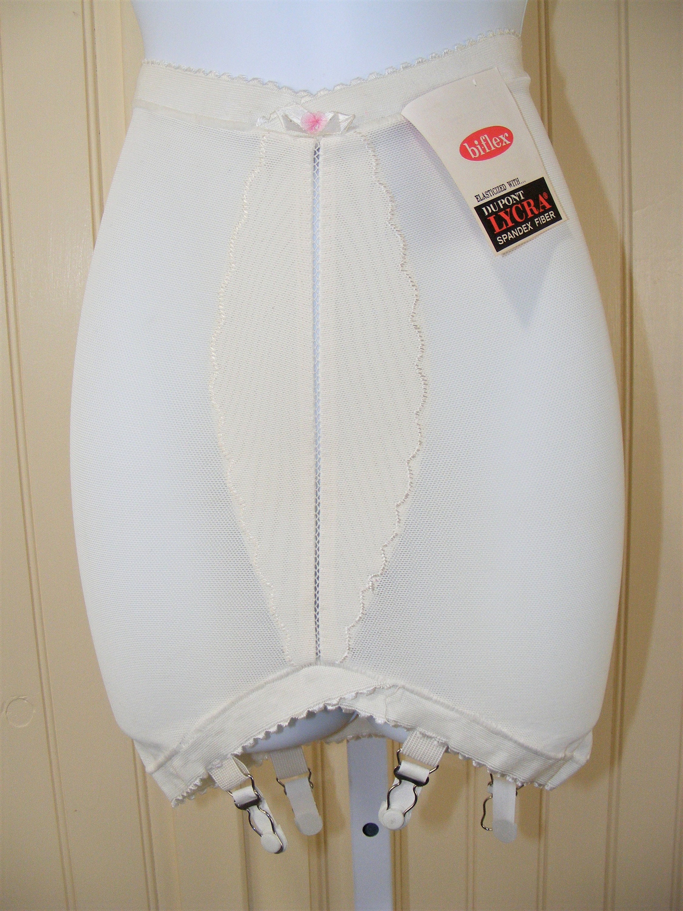 1950'S IVORY LACE UP GIRDLE SKIRT (XS) — Efff