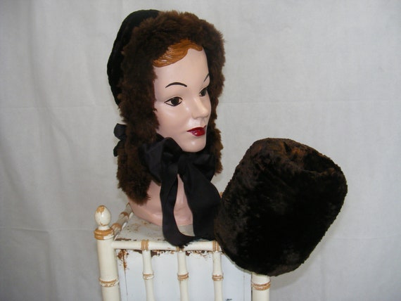 Vintage 1930s Fur Hood Bonnet & Fur Muff Set Mediu