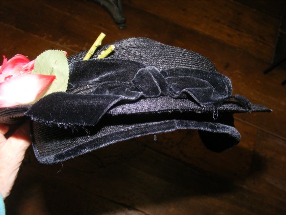 50s Hat Black Straw Flat Velvet and Roses Veiled … - image 9