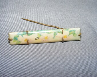 Edwardian Porcelain Bar Pin Hand Painted Yellow Daffodils