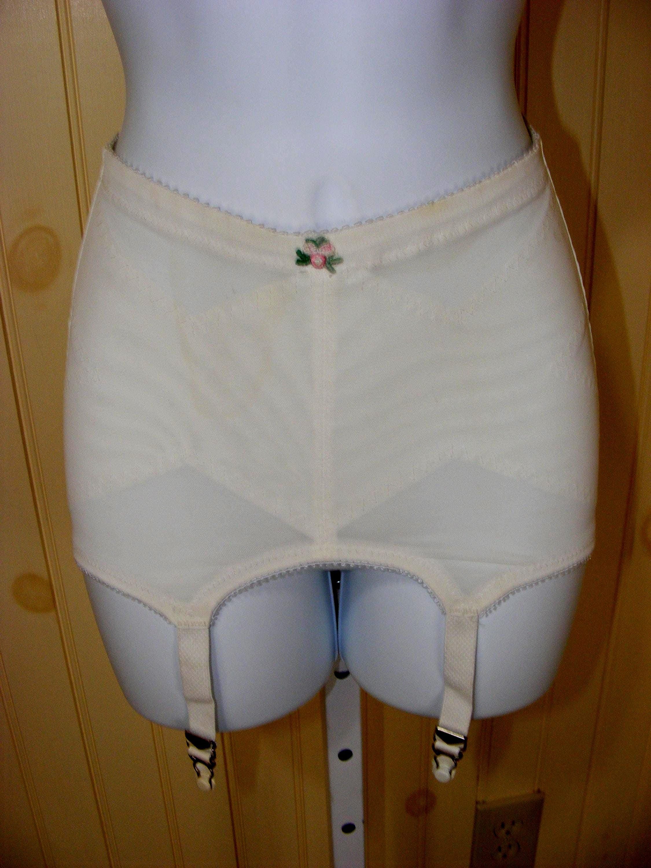 control top garter belt OHHH THE INFAMOUS CHINESE DRESS AND GARTER BELT INCIDENT AHSHDHDHDH