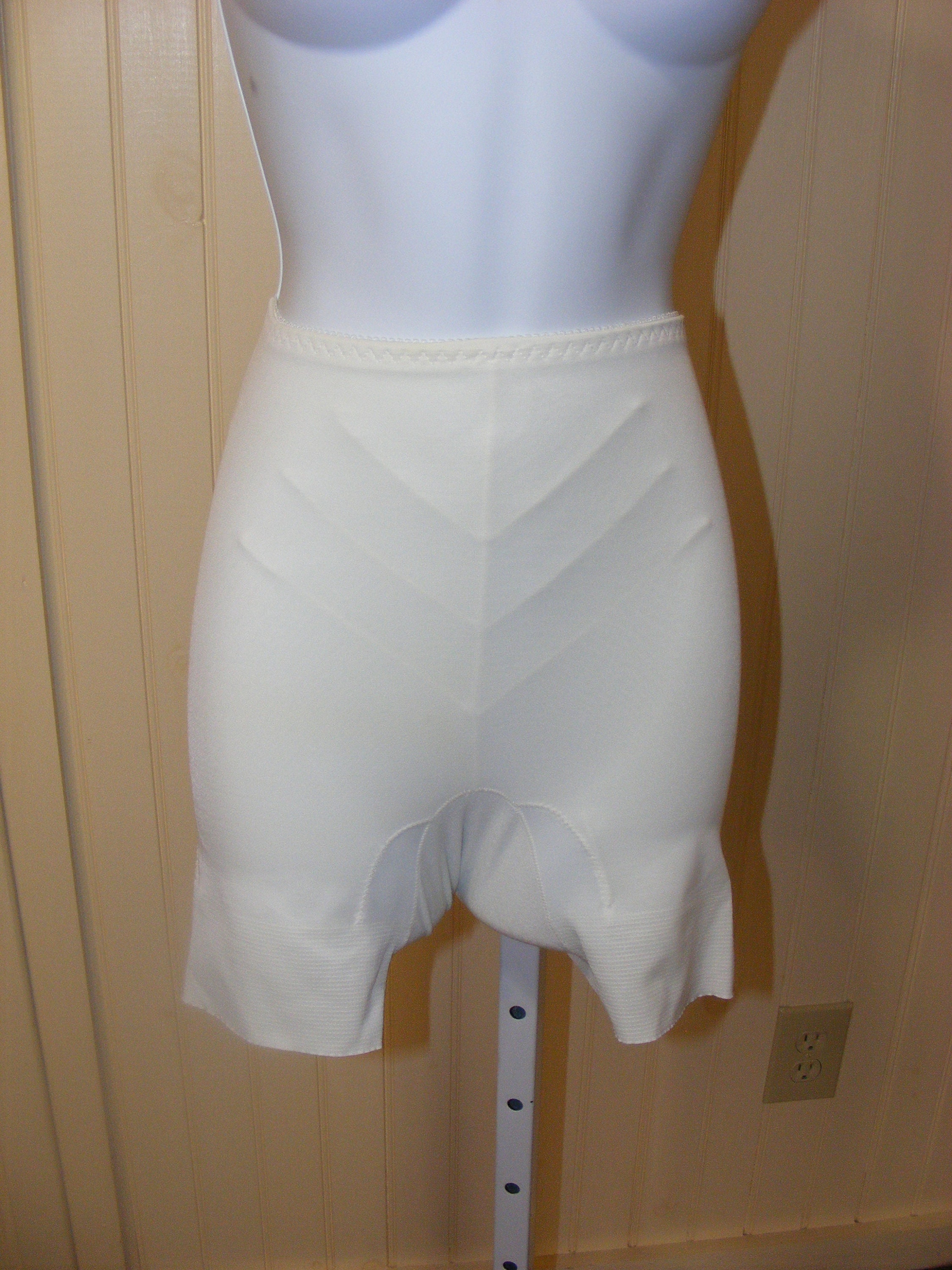 OLGA VINTAGE WHITE High Waisted Body Shaper Long Leg Brief Girdle Panties S  NOS $31.00 - PicClick