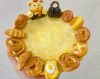 Plato de pan de cerámica hecho a mano, plato de desayuno único, decoración de cocina divertida, regalo personalizado