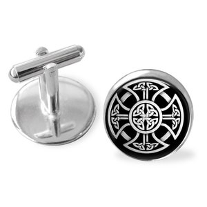 CELTIC ETERNAL KNOT カフスボタン / 男性へのギフト / アイルランド カフスボタン / 2 サイズ / カフスボタン / エルティック クロス / 花婿の付添人へのギフト / ギフトボックス入り