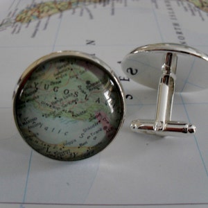 BOUTONS DE MANCHETTE argentés de carte de YOUGOSLAVIE / Boutons de manchette de carte / Fête des pères / Cadeau de garçons d'honneur / Cadeau personnalisé pour lui / Bijoux de carte / Coffret cadeau