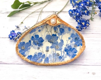 Decoupage Clam Shell Trinket Dish with Genuine Pearl / Forget Me Nots Floral Botanical gift boxed
