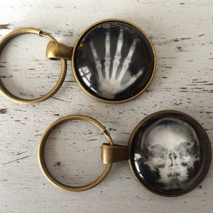 X-RAY KEYCHAIN / Hand or Skull Xray Keychain / Gift For Doctor , Radiologist, X-Ray technologist / Unique Gift for Him / Gift Boxed