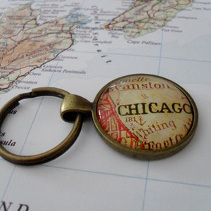Vintage CHICAGO Map KEYCHAIN / Illinois Keychain // Groomsmen Gift / Gift for Him / Custom map keychain / Father's Day / Travel Souvenir