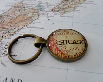 Vintage CHICAGO Map KEYCHAIN / Illinois Keychain // Groomsmen Gift / Gift for Him / Custom map keychain / Father's Day / Travel Souvenir