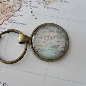 AUSTRALIA MAP KEYCHAIN  / Groomsmen Gift / Wedding favour / Travel Souvenir / Custom map keychain / Map Keyring / Personalized Gift