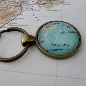 KEY LARGO Map KEYCHAIN / Florida Keys / Travel Souvenir / Key Largo Souvenir / Custom Map keychain / Destination Keychain / Map Jewelry