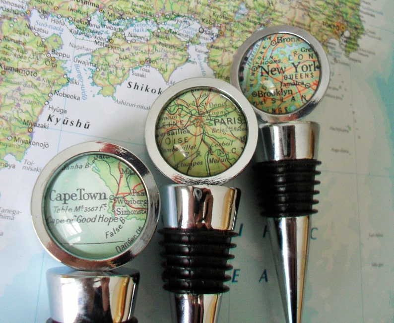 CUSTOM MAP Wine STOPPER / Any Location / Hostess Gift / Housewarming gift / Wedding Favor / Wine Lover Gift / Travel Souvenir / bottle stop image 2