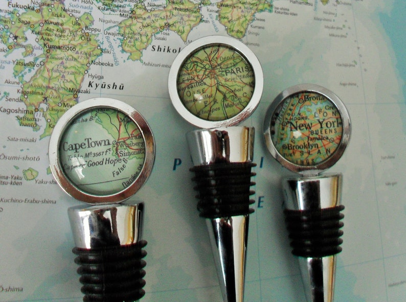 Personalized Map Wine Stopper / Any Location / Hostess Gift / Housewarming gift / Wedding Favor / Wine Lover Gift / Travel Souvenir image 3