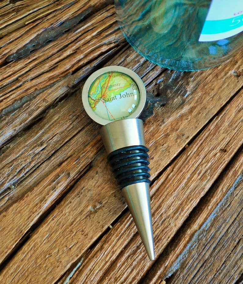 Personalized Map Wine Stopper / Any Location / Hostess Gift / Housewarming gift / Wedding Favor / Wine Lover Gift / Travel Souvenir image 5