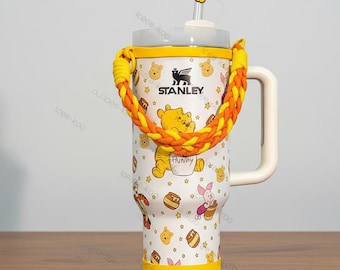 Kubek termiczny Kubek termiczny Kubuś Puchatek 40 uncji | Uroczy styl Stanley z zawieszką w kształcie paska i słomki | Kubek termiczny