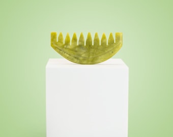 Peine de jade Gua Sha, herramienta de masaje capilar para aliviar la tensión y estimular el crecimiento del cabello.