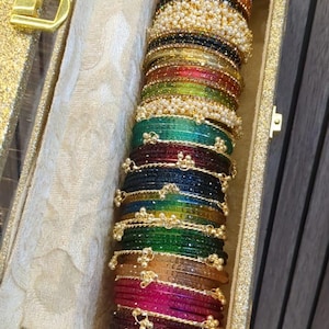 Braccialetti in vetro multicolore con perla Kadas, set Chura nuziale, braccialetti Kashmir Ghunguroo (confezione regalo)