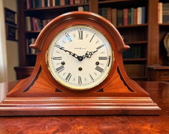 Howard Miller Downing Mantel Clock – Kieninger Triple Chime, Key Wound, Inlaid Wood Case