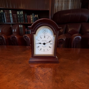 Vintage Seth Thomas 346 Cornwall Quartz Mantel Clock – Tempus Fugit Desk / Shelf Clock, Working