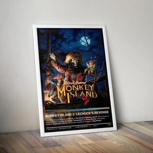 Puede incluir: Un póster enmarcado de "Monkey Island 2: LeChuck's Revenge" con un pirata con barba y abrigo rojo. El póster tiene un fondo azul oscuro con una luna llena. El texto "Monkey Island 2" se muestra de forma destacada.