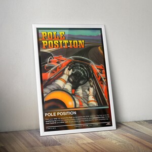 Puede incluir: Un póster enmarcado con las palabras "POLE POSITION". La imagen muestra un coche de carreras en una pista, con las manos del conductor en el volante. El póster incluye texto sobre carreras y la fecha 18 de septiembre de 1982.