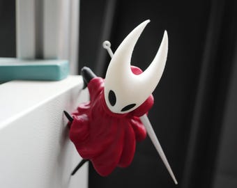 3D Printed Fridge Magnet: PLA Detachable Assembly Figure | Silk Hollow Song Knight Hornet