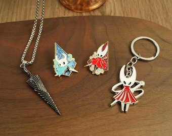 Hohler Ritter Schmuck Set ｜ Silksong Halskette Pins Schlüsselbund Geschenk für Spiel Fans