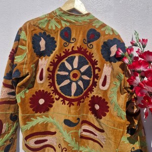 Sujani geborduurd Artwear fluwelen jack voor boho-winteroutfits afbeelding 10