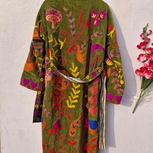 Handbestickter Suzani Samt Kimono, Winter Baumwollmantel, grüne Blumenjacke Bild 7