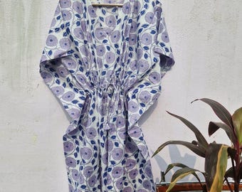 Vestido largo tipo caftán de algodón con estampado floral: prenda bohemia de verano