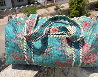 Gesteppter Baumwoll-Seesack, Floral Weekender Tote, handgefertigtes Reise-Fitnessstudio Overnight Carryall Frauen