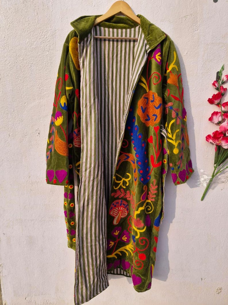 Handbestickter Suzani Samt Kimono, Winter Baumwollmantel, grüne Blumenjacke Bild 5