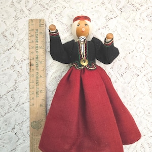 Pretty Mid-Century Scandinavian Peg Doll