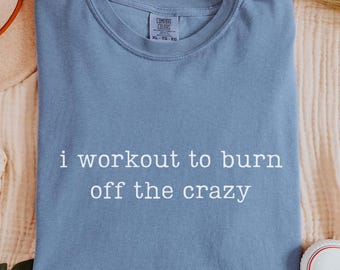 Camiseta Comfort Colors® "Hago ejercicio para quemar la locura", divertida camiseta de gimnasio para mujer, humor fitness