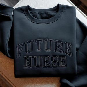 Sweat brodé Future Nurse, cadeau étudiant en soins infirmiers