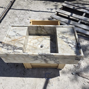 Wand befestigt geriffeltes Calacatta Viola Marmor Waschbecken: Marmor Arbeitsplatte Waschbecken für Badezimmer