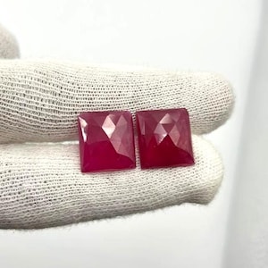Lab Gemaakt kussengeslepen robijnpaar, diep rozerood, 16 karaat gefacetteerde edelsteen