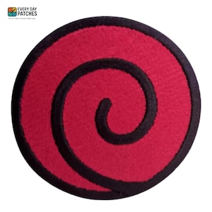 Puede incluir: Parche bordado redondo rojo con un diseño de espiral negro y un borde negro. El parche tiene el texto "EVERY DAY PATCHES" y "STYLE THAT STICKS EVERY DAY" en la esquina superior izquierda.