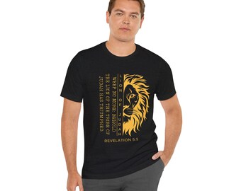 Camiseta León de Judá - Camiseta cristiana unisex Bella Canvas con versículo bíblico de Apocalipsis 5:5 y cabeza de león.